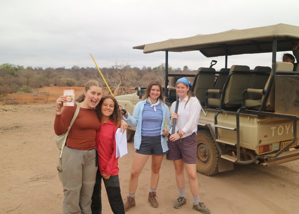 studentesse delle TU Delft in Botswana con CEN.jpg